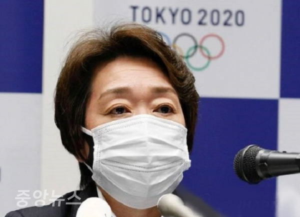사진=기자회견 하는 하시모토 도쿄올림픽 조직위 회장 (도쿄 AFP, 연합)