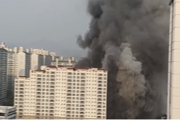 10일 오후 4시 29분께 남양주시 다산동 주상복합 건물에 화재가 발생해 소방당국이 진압에 나섰다( 사진=유튜브)