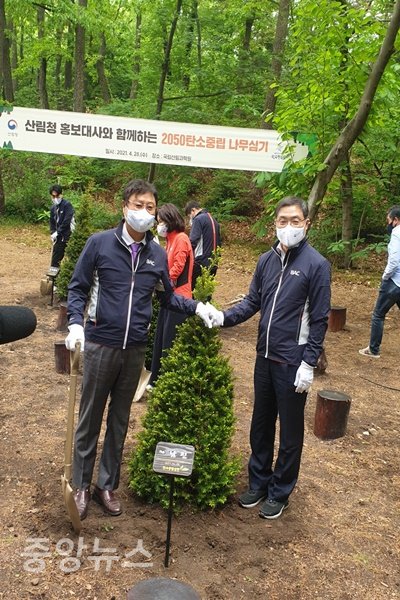 최병함 산림청장과 가수 남진 (사진=신현지 기자)
