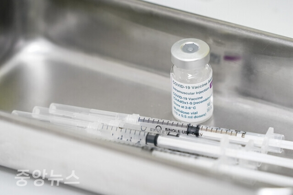 6일부터 만 70살에서 74살의 어르신들에 대한 백신 접종 예약이 진행된다.(사진=중앙뉴스 DB)