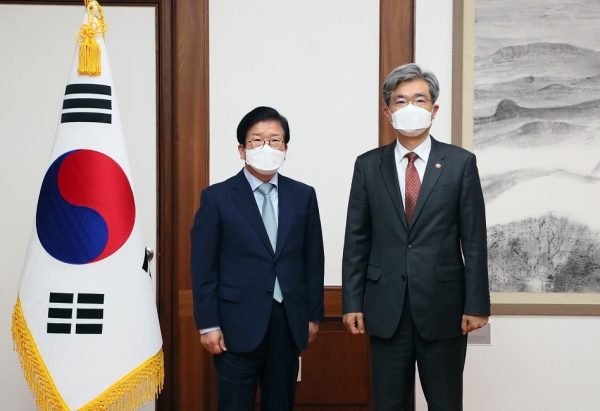 박병석 국회의장은 17일 김상환 신임 법원행정처장의 예방을 받았다.(사진=국회의장실 제공)