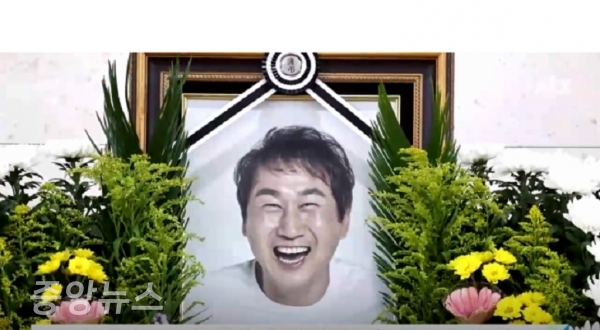 유상철 전 인천 유나이티드 감독이 췌장암 투병끝에 결국 세상을 떠났다(사진=방송 캡처)