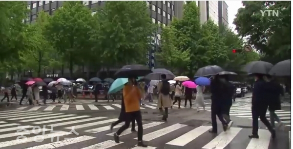 화요일(22일)인 오늘은 비소식이 있어 출근길에 꼭 우산을 챙겨야 한다.(사진=중앙뉴스 DB)