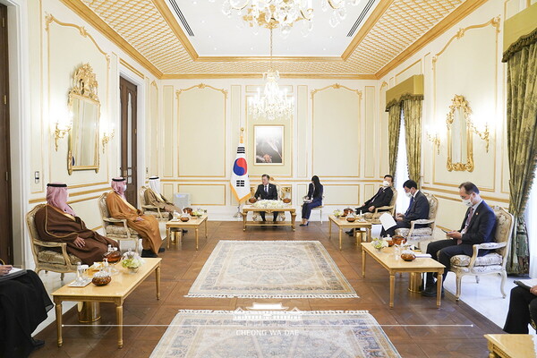 문재인 대통령, 걸프협력회의(GCC) 사무총장 접견 (사진=청와대)