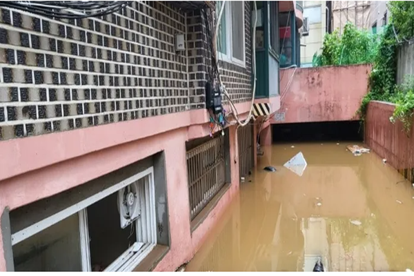 폭우에 침수된 반지하 모습 (사진=연합)