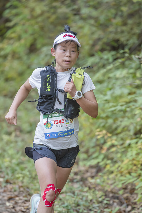15km여자 1위 정설아,선수 1:02:40 기록으로 달리고 있다 (사진=정기영 기자)