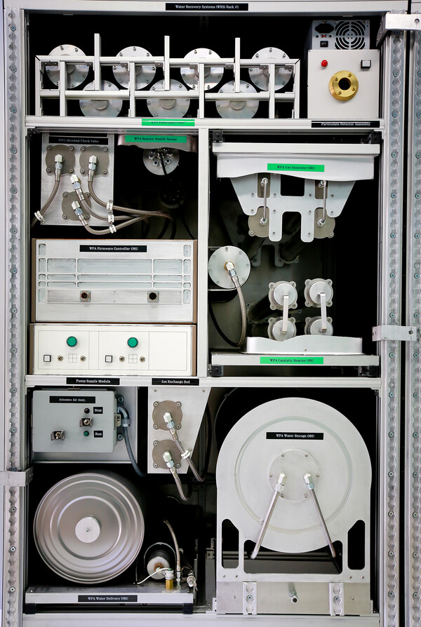코웨이 환경기술연구소 내 설치된 NASA 정수 필터 시스템 (제공=코웨이)