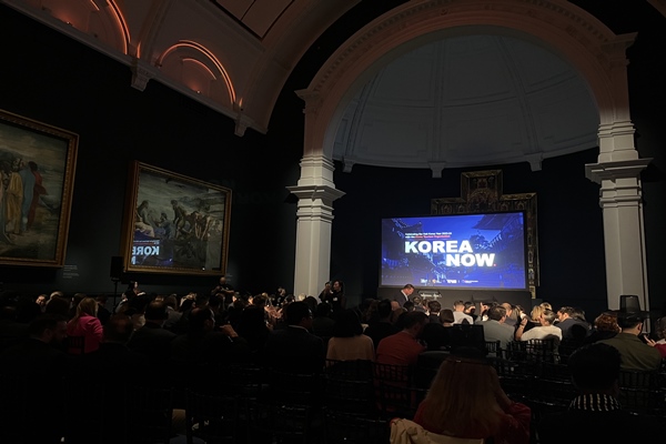 K-관광 국제로드쇼가 열린 영국 V&A 뮤지엄에서 업계 참가자들 대상으로 진행된 한국관광 설명회의 전경(사진=한국관광공사)