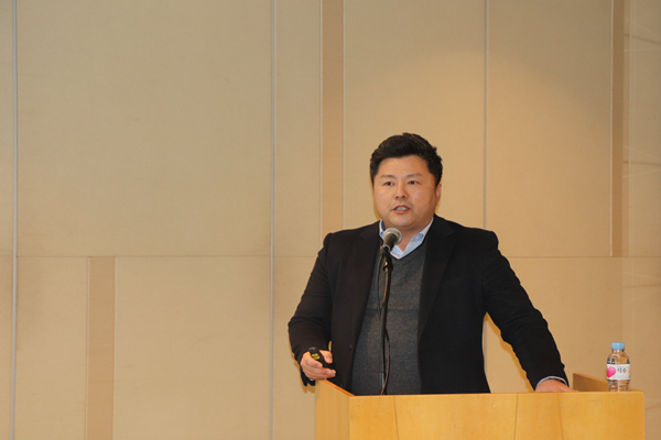 김진현 대표이사가 2일 여의도 63컨벤션센터에서 열린 기업공개(IPO)에서 상장 후 성장전략 및 비전을 말하고 있다 