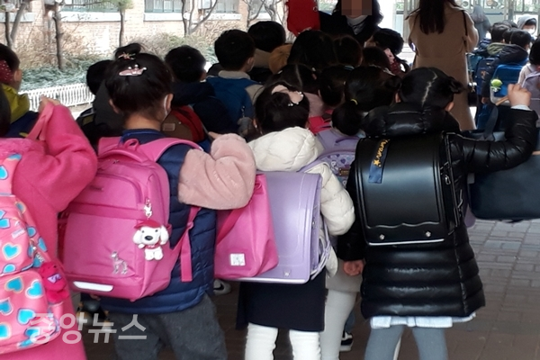 2023년 서울 소재의 한 초등학교의 입학식 장면 (사진=신현지 기자)