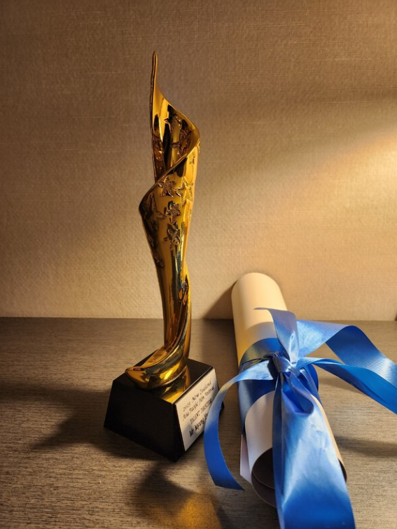 ‘아시아 퍼시픽 필름 페스티벌 2023’ 감독상 트로피와 인증서