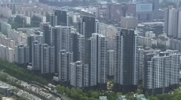 정부의 6·27 부동산 대책 발표 이후 서울 아파트 매매시장에서 거래량이 급감했다. 