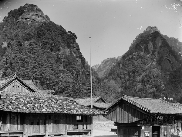 1917년 10월 14일 촬영한 금강산 표훈사(사진=산림청)