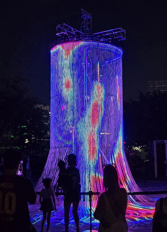 사진: 한여름 밤의 빛 축제 '서울라이트 DDP'... 'TIMESCAPE: 빛의 결' / 25.8.4 갤러시S24 울트라 촬영