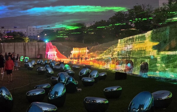 사진: 한여름 밤의 빛 축제 '서울라이트 DDP'... 'TIMESCAPE: 빛의 결' / 25.8.4 갤러시S24 울트라 촬영