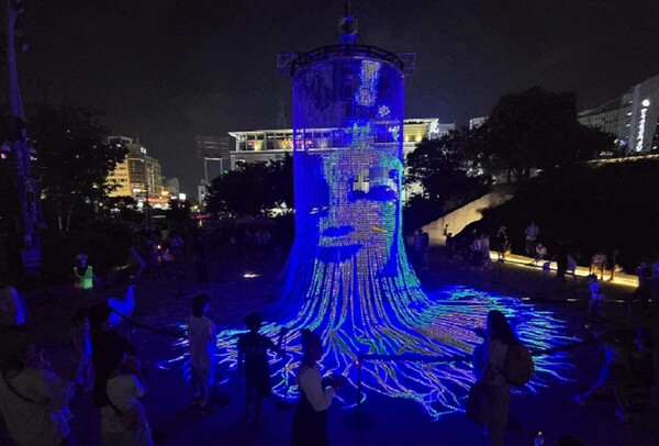 사진: 한여름 밤의 빛 축제 '서울라이트 DDP'... 'TIMESCAPE: 빛의 결' / 25.8.4 갤러시S24 울트라 촬영