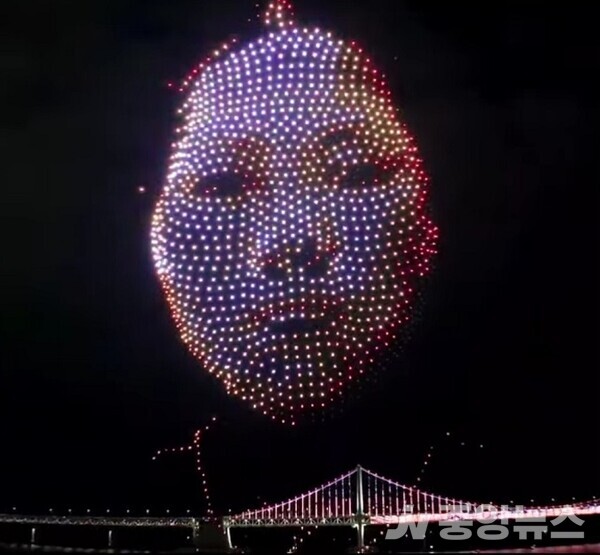 광복 80주년 기념 '광안리 드론쇼'...밤하늘에 나타난 유관순(윤장섭 기자)