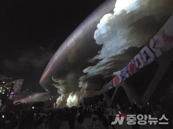 사진: 서울라이트 DDP 2025 AI 아티스트 최세훈. 류재림 25.9.2 갤럭시S24 울트라 촬영