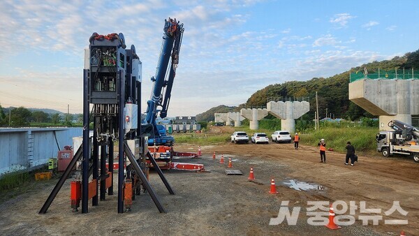 신규 기술은 건설연을 중심으로 한국로봇융합연구원, ㈜SB엔지니어링, ㈜동일기술공사와 공동으로 개발했다.(사진: 한국건설기술연구원 제공)