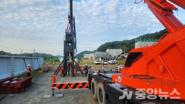 신규 기술은 건설연을 중심으로 한국로봇융합연구원, ㈜SB엔지니어링, ㈜동일기술공사와 공동으로 개발했다.(사진: 한국건설기술연구원 제공)