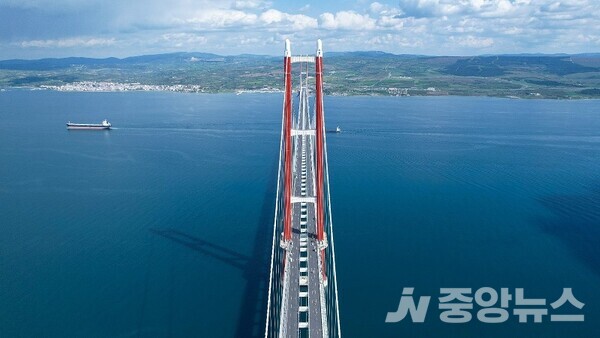 차나칼레 대교(사진: ‘해외건설 10대 프로젝트’에 선정된 튀르키예 차나칼레 대교 전경 1)
