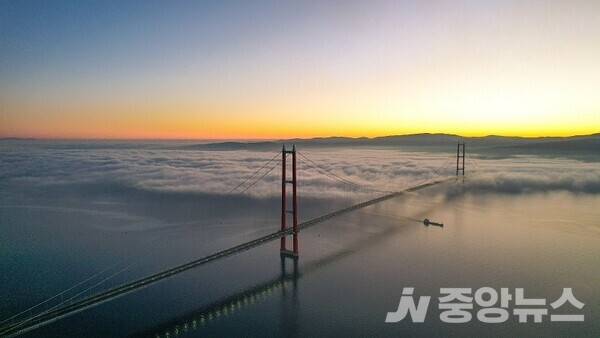 차나칼레 대교(사진: ‘해외건설 10대 프로젝트’에 선정된 튀르키예 차나칼레 대교 전경 2)