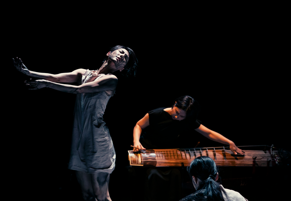 99아트컴퍼니의 ‘제(祭), 타오르는 삶'공연 장면 (사진=서울문화재단)