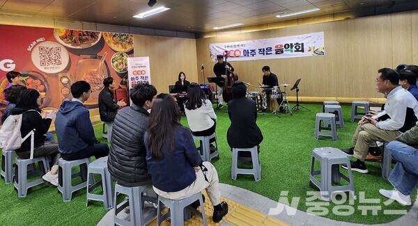 합정동 ‘아주 작은 음악회’(사진: 윤장섭 기자)