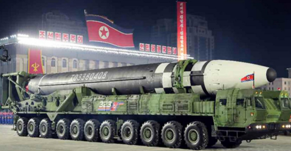 북한이 탄도미사일을 발사하며 도발을 재개했다.