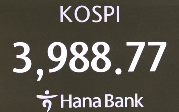 코스피가 3% 넘게 급락해 장중 4천선이 붕괴됐다.