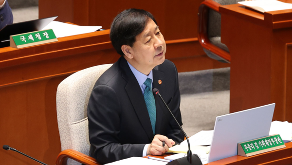구윤철 경제부총리 겸 기획재정부 장관이 국회 예산결산특별위원회의 2026년도 정부 예산안에 대한 경제부처 심사에 출석해 의원들의 질문에 답하고 있다.(사진: 연합)
