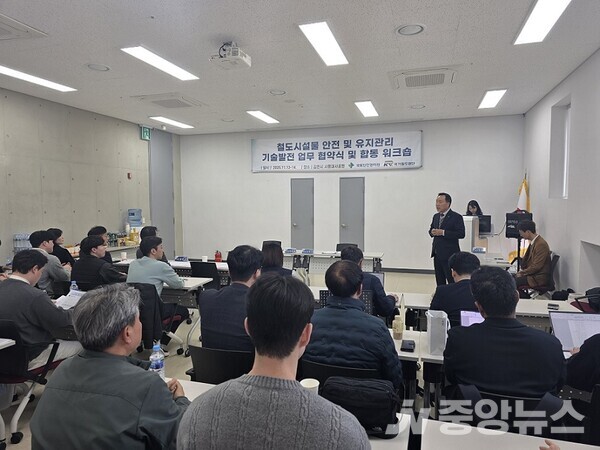 사진:1_인사말씀 중인 관리원 권혁기 본부장 모습.