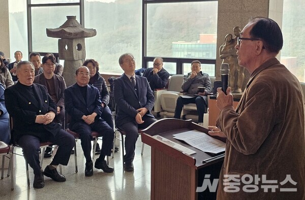 인장은 그 시대의 권위, 예술, 그리고 인간의 삶을 담고 있기에 이번 전시가 관람객들에게 인장의 깊은 역사와 미학을 전달하는 계기가 되길 바란다고 말했다(사진: 류재림)