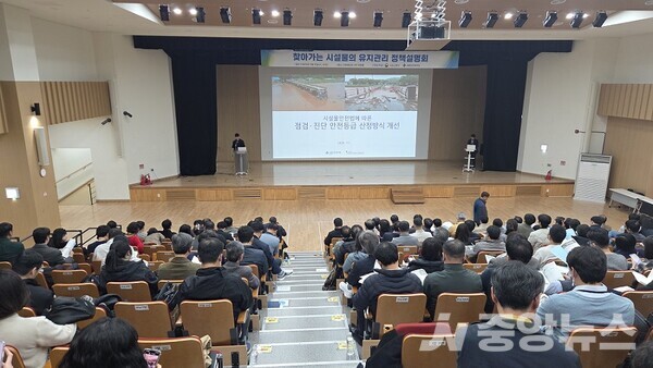 사진2:_11월 12일에 마포 중앙도서관 마중홀에서 개최된 수도권 설명회 모습