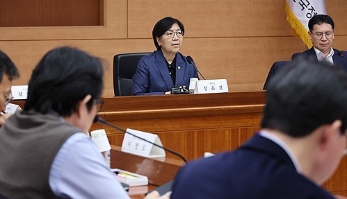 정은경 보건복지부 장관이 24일 서울 종로구 정부서울청사 별관에서 열린 제6차 국민연금기금운용위원회에서 발언하고 있는 모습. (사진=연합뉴스)